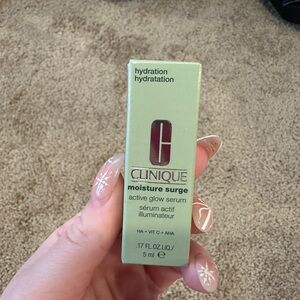 Clinique Moisture Surge Active Glow Serum in Mint Green